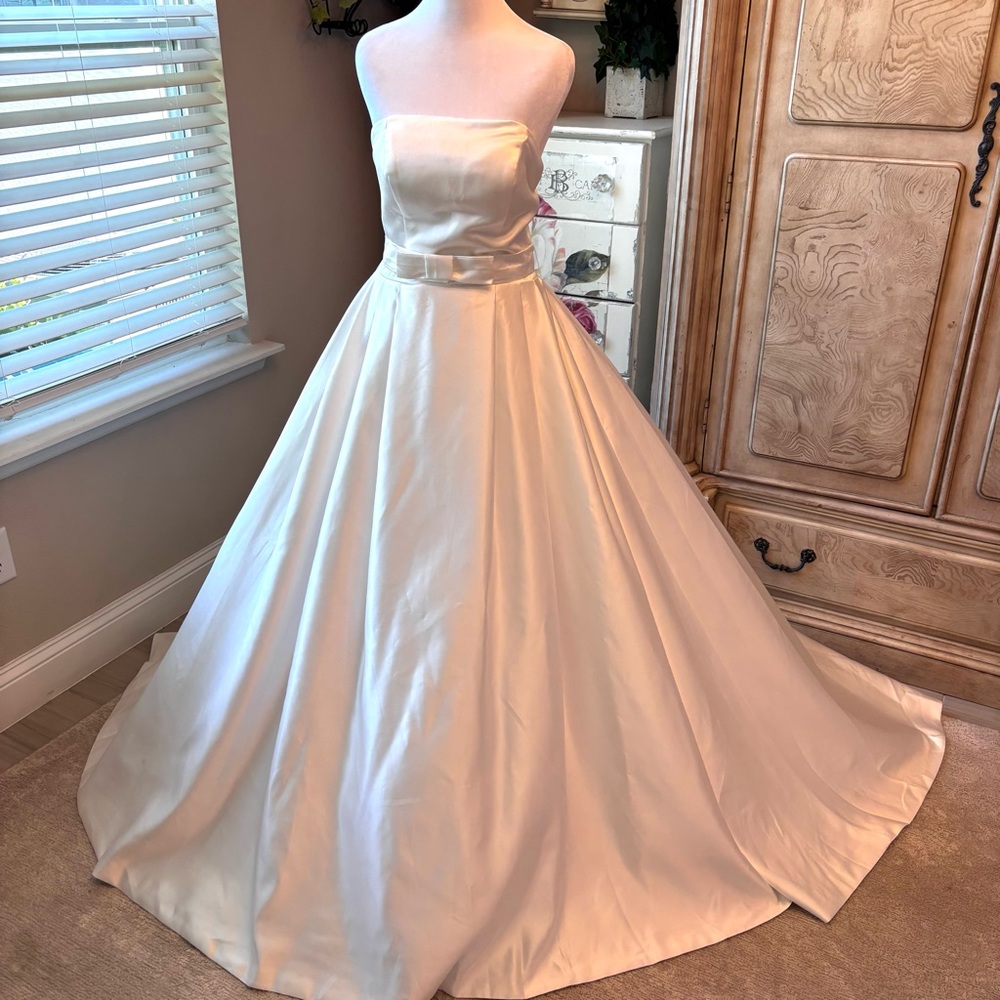 NEW Satin Wedding Dress 2 Piece Wedding Dress with Jacket NWOT Size M/8 - Picture 6 of 16